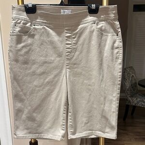 Kim Rogers Women’s Neutral Beige Knee-Length Shorts